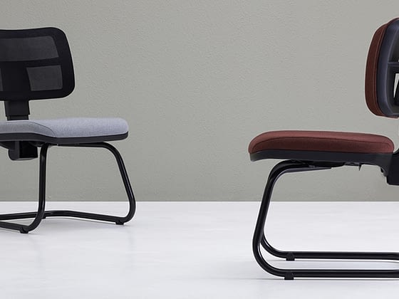 serie 2000 1 Cadeiras e poltronas fixas em diversos modelos, que alinham beleza e resistência principal